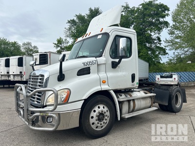 2015 Freightliner Cascadia 113 4x2 S/A Day Cab Truck Tractor