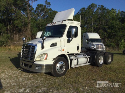 2012 Freightliner CA113 6x4 T/A Day Cab Truck Tractor