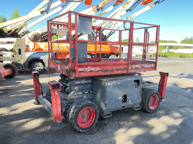 Skyjack SJ6826 RT 4x4 Dual Fuel Scissor Lift