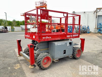 2016 Skyjack SJ6826 RT 4x4 Dual Fuel Elevador de tijera