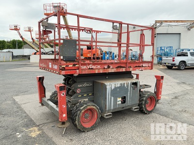 2016 Skyjack SJ6832 RT 4x4 Dual Fuel Elevador de tijera