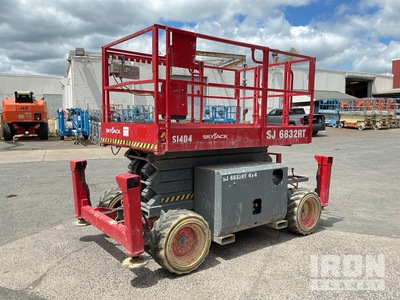 2016 Skyjack SJ6832 RT 4x4 Dual Fuel Piattaforma aerea verticale