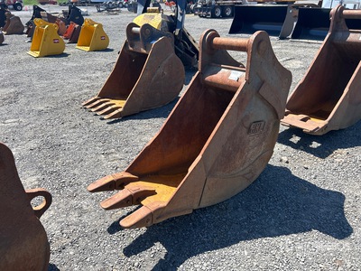 21 in Digging Excavator Bucket - Fits Doosan 300