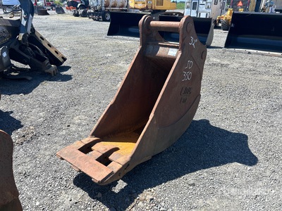 22 in Cleanup Excavator Bucket - Fits John Deere 350
