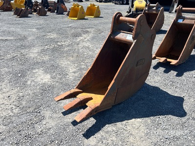 24 in Digging Excavator Bucket - Fits Doosan 225