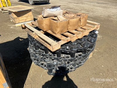 Quantity of (48) Track Links & Hardware Parti varie (Unused) - Fits John Deere 350D/350G