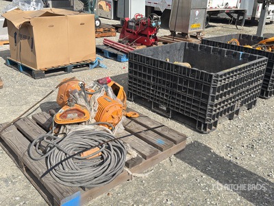 Quantity of (2) Pallets of Chain Hoist 産業関連 - その他