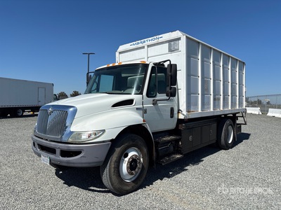 2008 International 4300 4x2 Chipper Truck