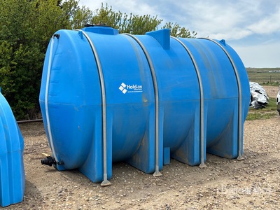 Hold-On 4000 gal Poly タンク