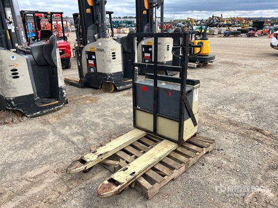E-P Equipment EPT-20-45W 4500 lb Electric Pallet Jack