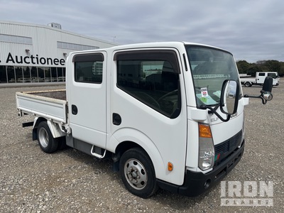 2017 年 Isuzu ELF 4x2 Crew Cab Table Top Truck