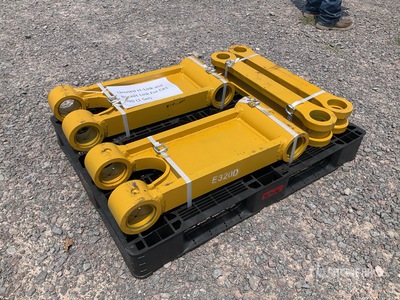 2026 Conexion H para Brazo y Cucharon (Sin Usar) / H-link and Connection Rod Accessoire divers pour excavatrice - Fits Cat 320 (Unused)