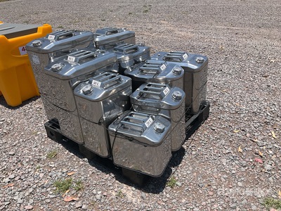 Quantity of (9) 2026 SSFT 100 Steel Lote de Tanques para Combustible (Sin Usar) / Serbatoio carburante (Unused)