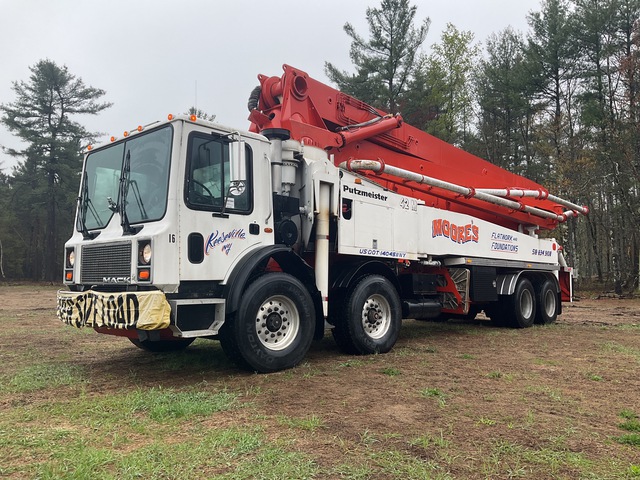 199 Putzmeister M42 42 m on 1999 Mack MR688S 8x4 Twin-Steer Concrete Pump Truck