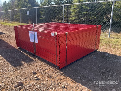 Quantity of (30) 8 ft x 6 ft Powder Coated サイト フェンス (Unused)