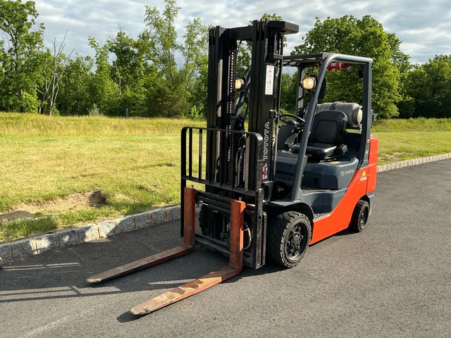 2018 Toyota 8FGCU30 5120 lb Cushion Tire Forklift