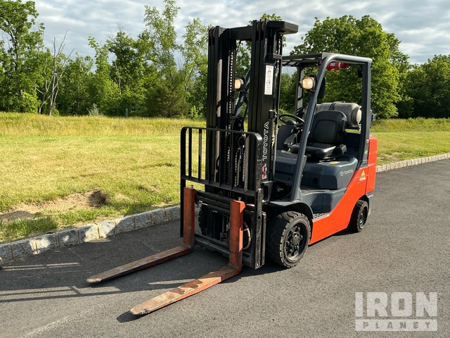 2018 Toyota 8FGCU30 5120 lb Cushion Tire Forklift