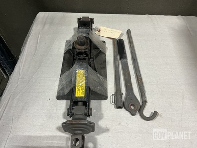 (4) Hand Scissor Jacks
