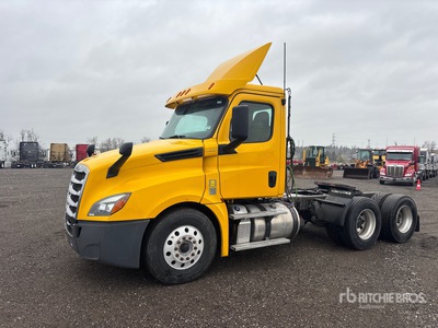 2019 Freightliner Cascadia 126 6x4 Ciągnik siodłowy T/A z kabiną dzienną