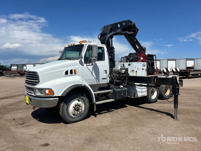 2004 Hiab 330-2 26400 lb Knuckle Boom on 2005 Sterling L9500 6x4 Boom Truck