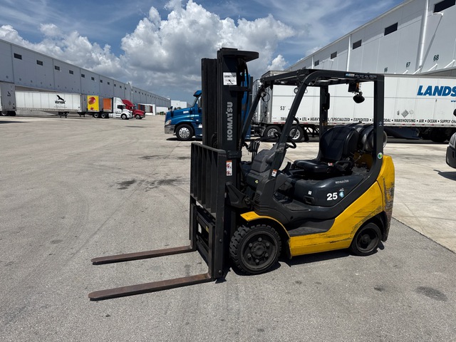 2018 Komatsu FG25ST-16 8800 lb Cushion Tire Forklift