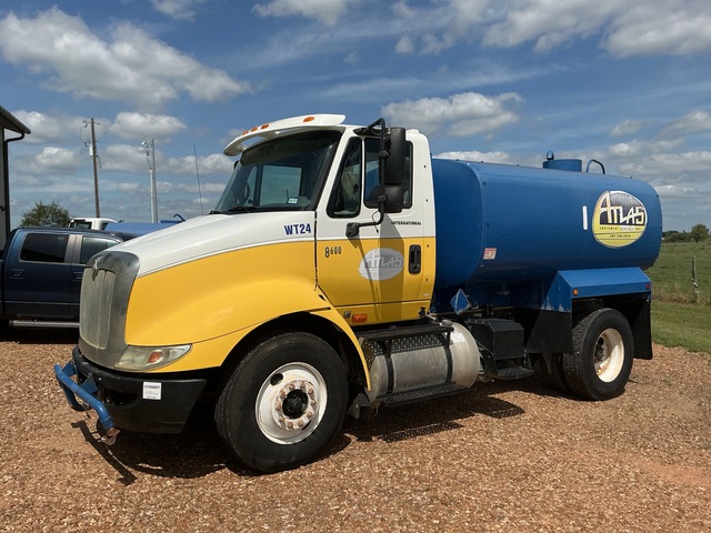 2006 International 8600 2500 gal  4x2 Water Truck