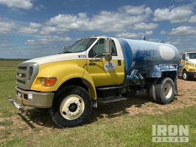 2007 Ford F-750 XL 2000 gal  4x2 Water Truck
