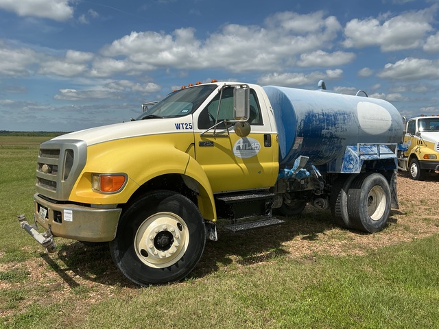 2007 Ford F-750 XL 2000 gal  4x2 Water Truck