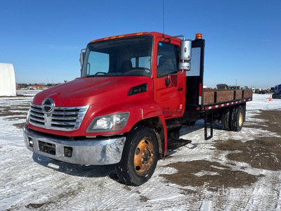 2010 Hino 338 4x2 Ciężarówka z płaską platformą