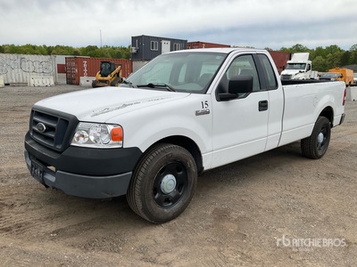 2005 Ford F-150 XL 4x2 Pickup