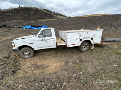 1994 Ford F-450 Service Truck (Inoperable)