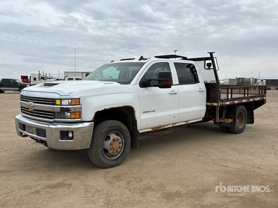 2017 Chevrolet Silverado 3500HD 4x4 Crew Cab Flatbed Truck