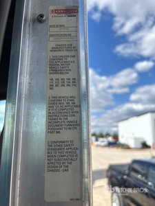 2009 Kenworth T800 T/A Day Cab Truck Tractor