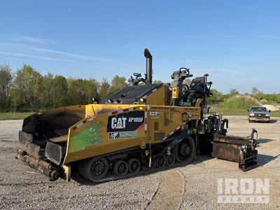 2017 Cat AP1055F Track Asphalt Paver