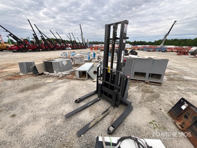 Toyota 8BWS13 Walkie Stocker 2500 lb Electric Pallet Jack