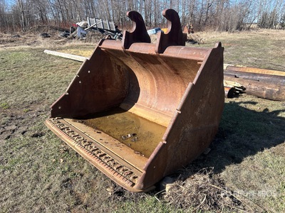 82 in Cleanup Excavator Bucket - Fits 400 Series