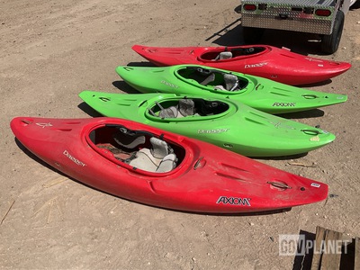 (4) Dagger Axiom Kayaks