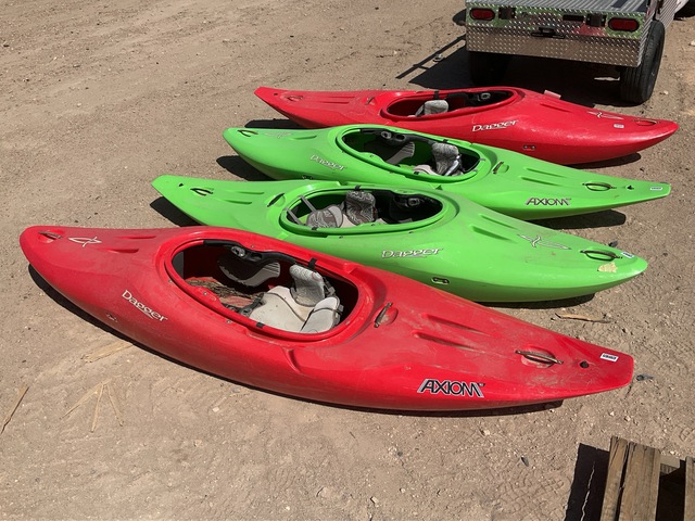 (4) Dagger Axiom Kayaks
