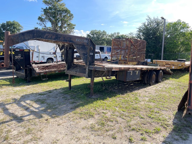 2002 Pro-Trak 25 ft T/A Gooseneck Equipment Trailer