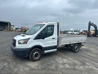 2017 Ford Transit 4x2 شاحنة مسطحة