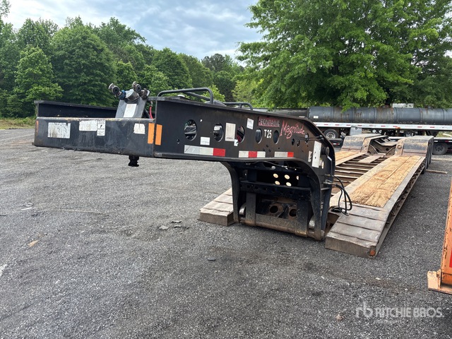 2013 Fontaine Magnitude 51 51 ton Tri/A Single Drop Removable Gooseneck Lowboy Trailer