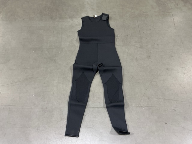 (10) Diver's Suits