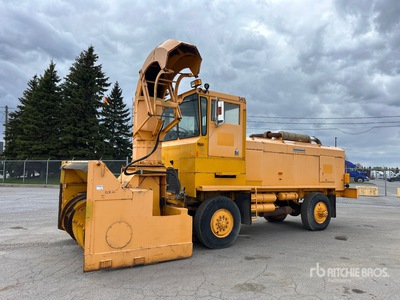 1981 SMI Snow Master 7500 8 ft 6 in 4x4 Pneumatic Snow Blower