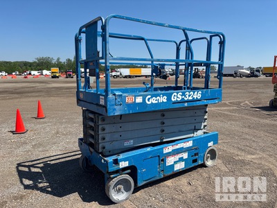 2016 Genie GS3246 Electric Piattaforma aerea verticale