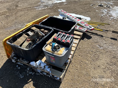 Quantity of Lights, Flags, Tie Downs 交通制御