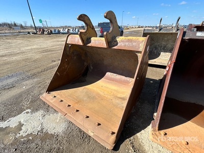 Cat 72 in Q/C Cleanup Excavator Bucket - Fits 336