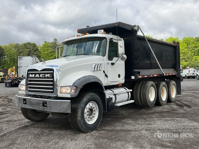 2008 Mack GU713 8x4 T/A Camión dumper