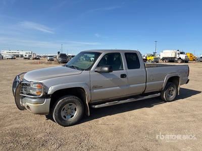 2005 GMC Sierra 3500 4x4 Extended Cab بيك اب