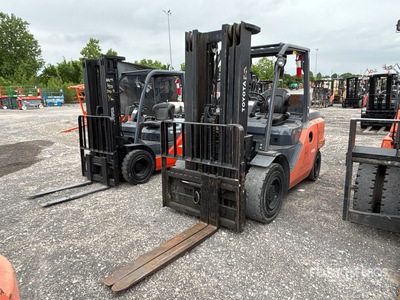 Toyota 8FD45U 8500 lb Pneumatic Tire Forklift