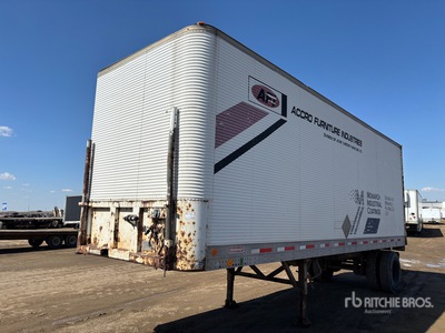 1982 Fruehauf 28 ft x 102 in S/A Przyczepa furgon